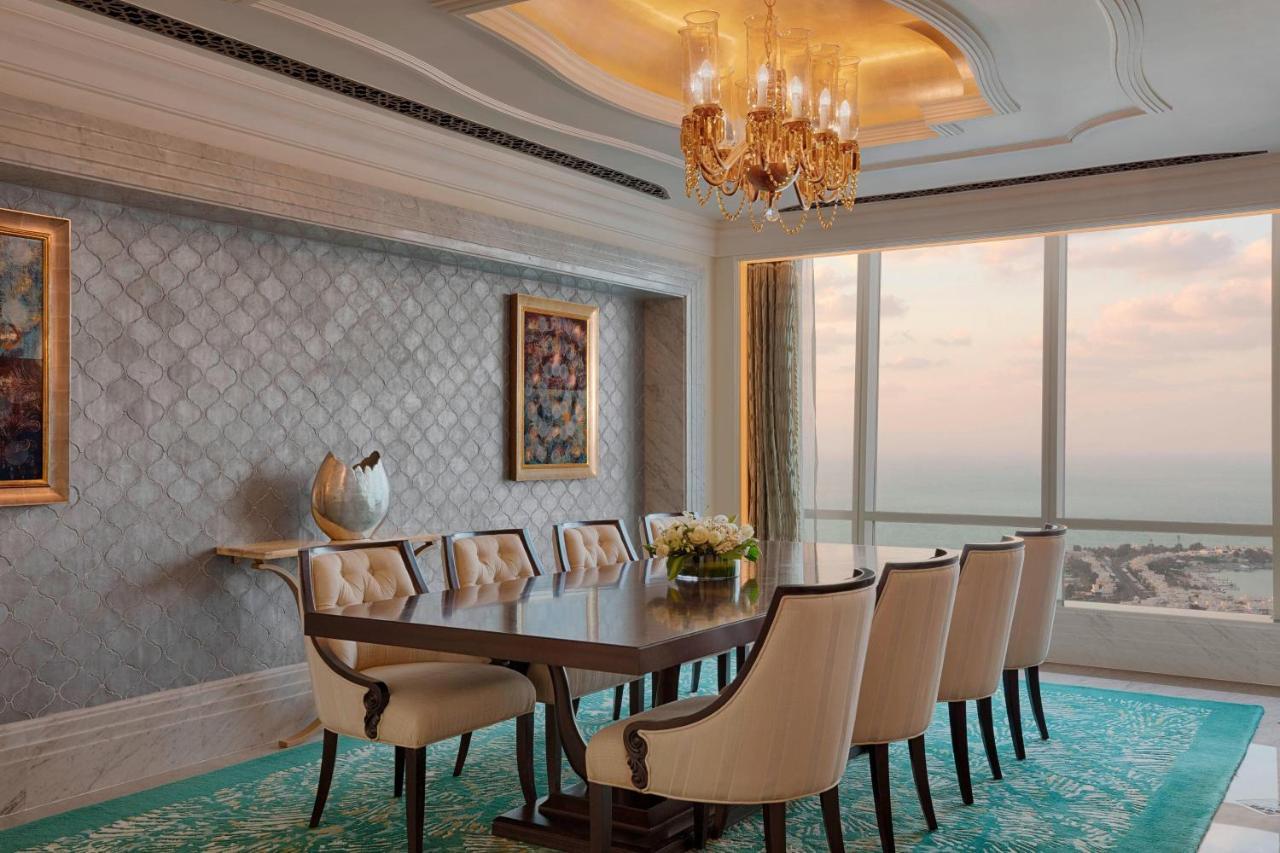 Suite Al Manhal mit 1 Schlafzimmer mit Kingsize-Bett und Meerblick